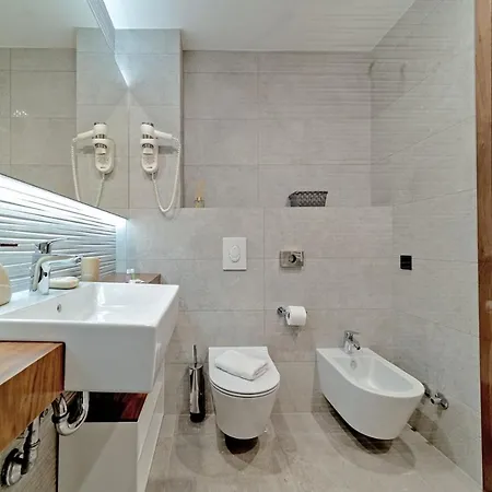 Vila Luxury Delight I In With Private Pool, Gym, Sauna & Jacuzzi