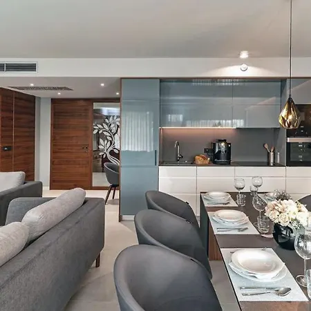 Vila Luxury Delight I In With Private Pool, Gym, Sauna & Jacuzzi Promajna