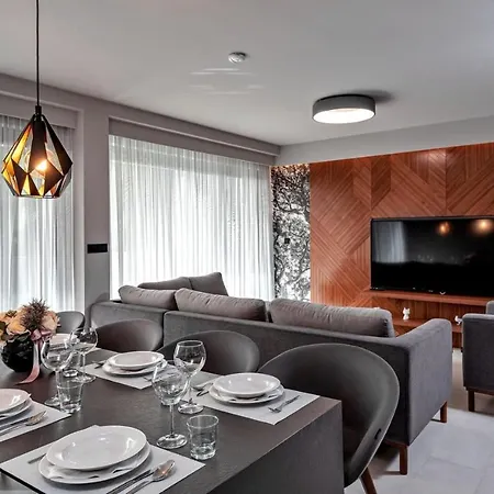 Villa Luxury Delight I In With Private Pool, Gym, Sauna & Jacuzzi *