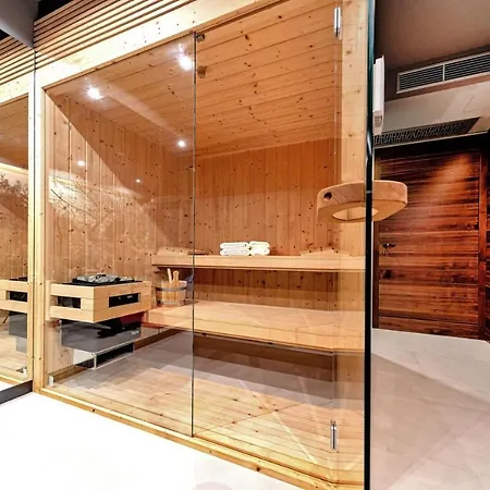 Villa Luxury Delight I In With Private Pool, Gym, Sauna & Jacuzzi *