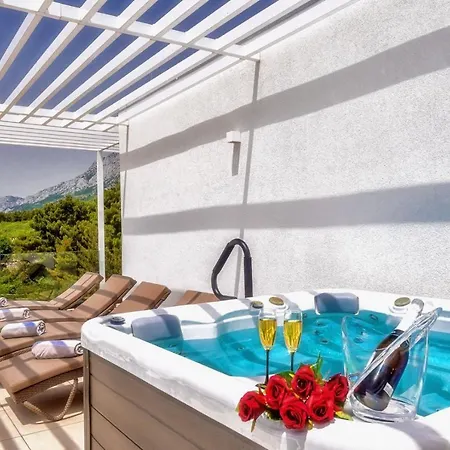 Villa Luxury Delight I In With Private Pool, Gym, Sauna & Jacuzzi