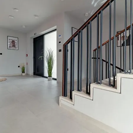 Luxury Delight I In With Private Pool, Gym, Sauna & Jacuzzi
