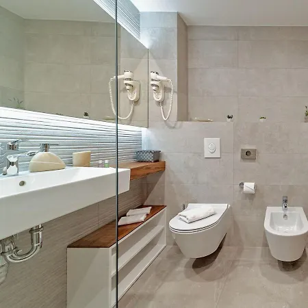 Villa Luxury Delight I In With Private Pool, Gym, Sauna & Jacuzzi Promajna