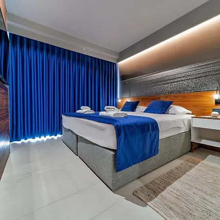 Villa Luxury Delight I In With Private Pool, Gym, Sauna & Jacuzzi