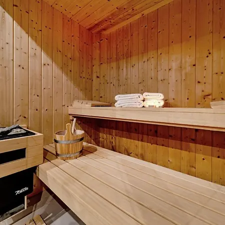 Luxury Delight I In With Private Pool, Gym, Sauna & Jacuzzi Villa Promajna