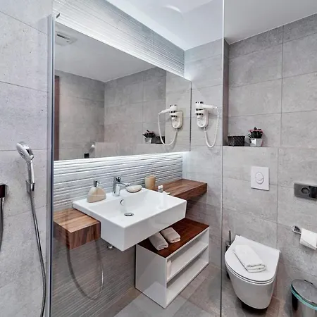 Villa Luxury Delight I In With Private Pool, Gym, Sauna & Jacuzzi