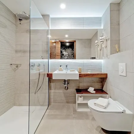 Luxury Delight I In With Private Pool, Gym, Sauna & Jacuzzi Villa Promajna