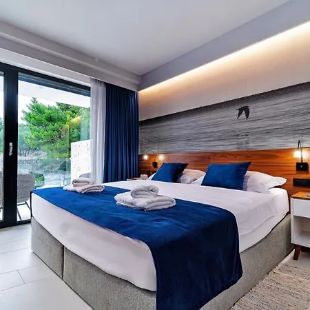 Luxury Delight I In With Private Pool, Gym, Sauna & Jacuzzi Villa Promajna