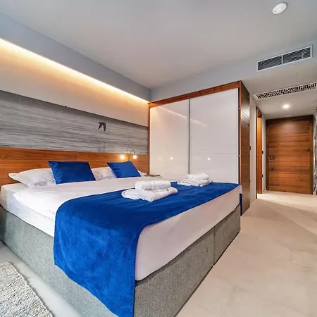 Villa Luxury Delight I In With Private Pool, Gym, Sauna & Jacuzzi