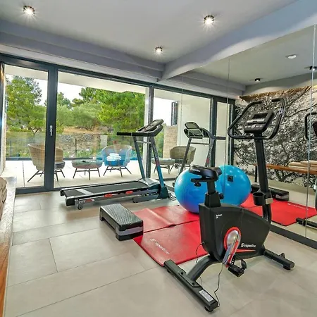 Villa Luxury Delight I In With Private Pool, Gym, Sauna & Jacuzzi