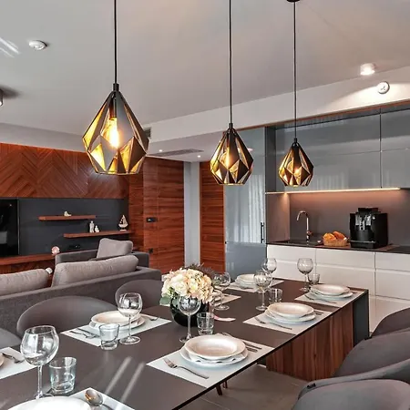 Villa Luxury Delight I In With Private Pool, Gym, Sauna & Jacuzzi *