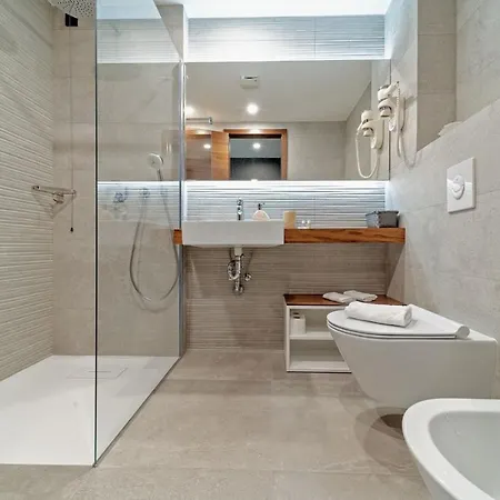 Villa Luxury Delight I In With Private Pool, Gym, Sauna & Jacuzzi